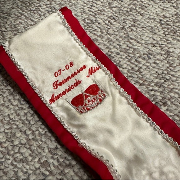 Junior Miss sash and tiara - Picture 3 of 4